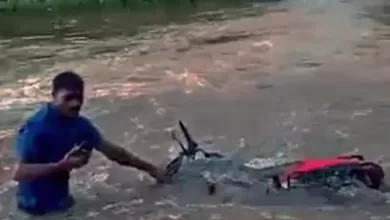 Even after refusing in Bettiah, he took the bike in the sharp edge and shed as soon as he reached the middle