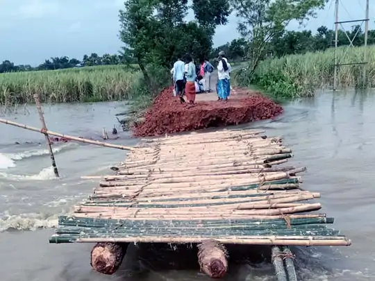 The procession goes by a shining car, but in the flood itself in the tractor and the procession in the trolley