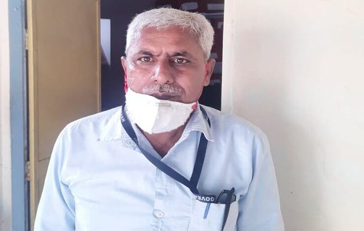 ACB caught taking a bribe of 15 thousand rupees in lieu of opening the transfer in Jaipur, Rajasthan