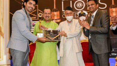 Gurmeet Choudhary received the award from the Governor of Maharashtra