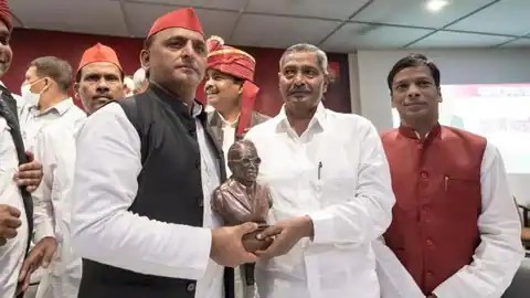 the winds of Lucknow changed their attitude