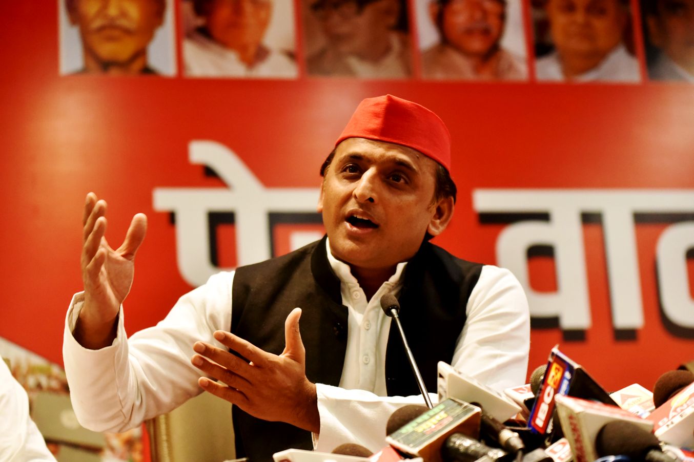 Four SP leaders join BJP, how will Akhilesh fight the assembly elections now?