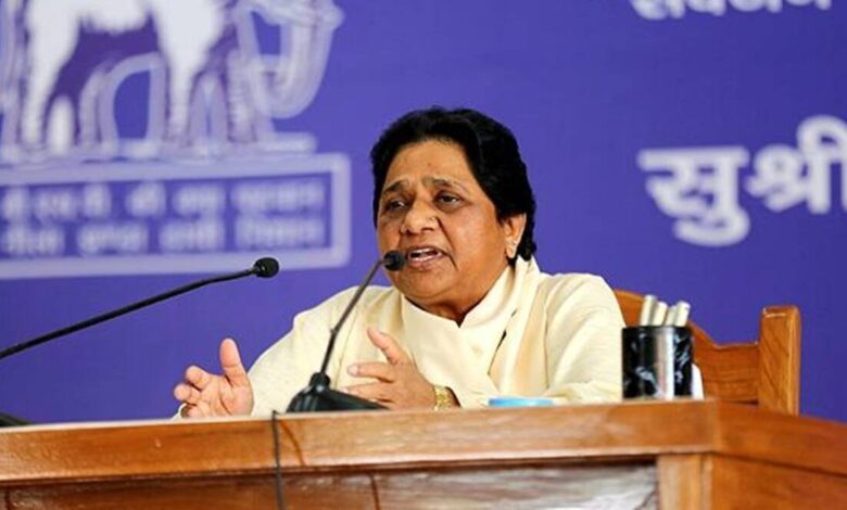 SP and BJP are confusing the people of UP by making Hindu-Muslims: Mayawati