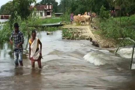 Rain-storm is wreaking havoc in Assam, 14 people died in two days, more than 21000 people affected