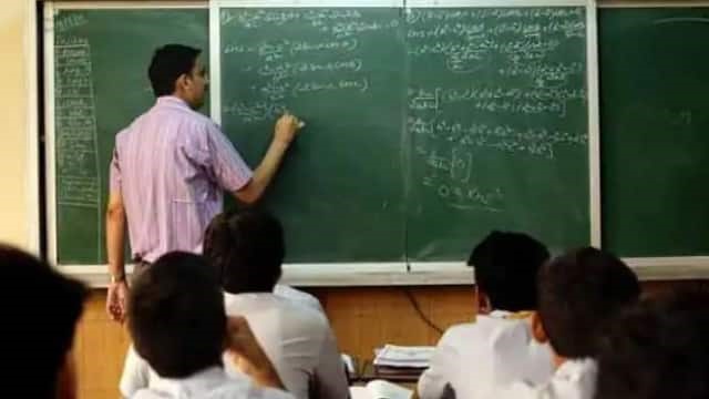 The Supreme Court asked the government the reason for stopping the recruitment of 29334 teachers, the recruitment could not be completed in nine years.