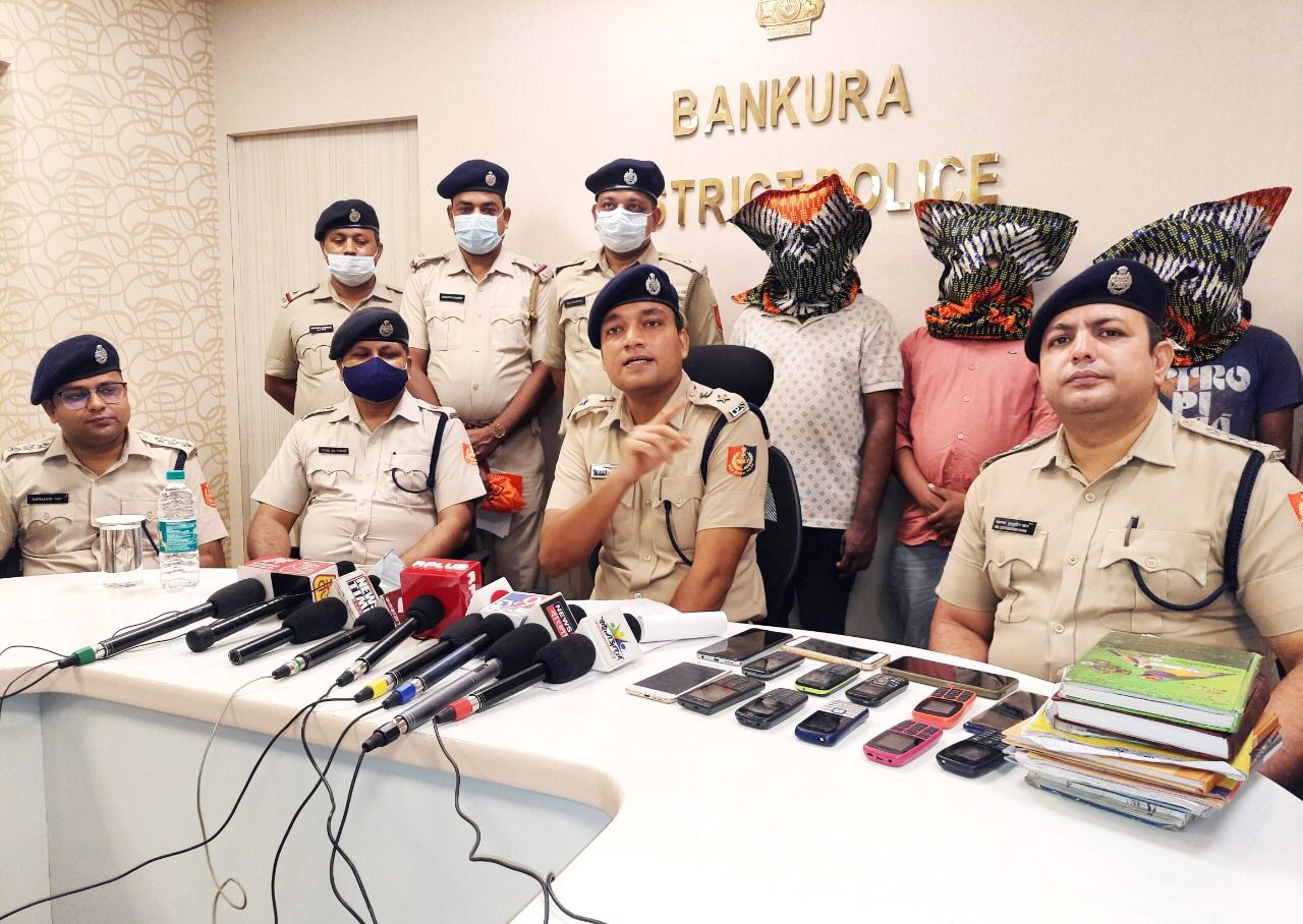 Police arrested a fraud gang worth lakhs of rupees in the name of installing mobile tower in West Bengal