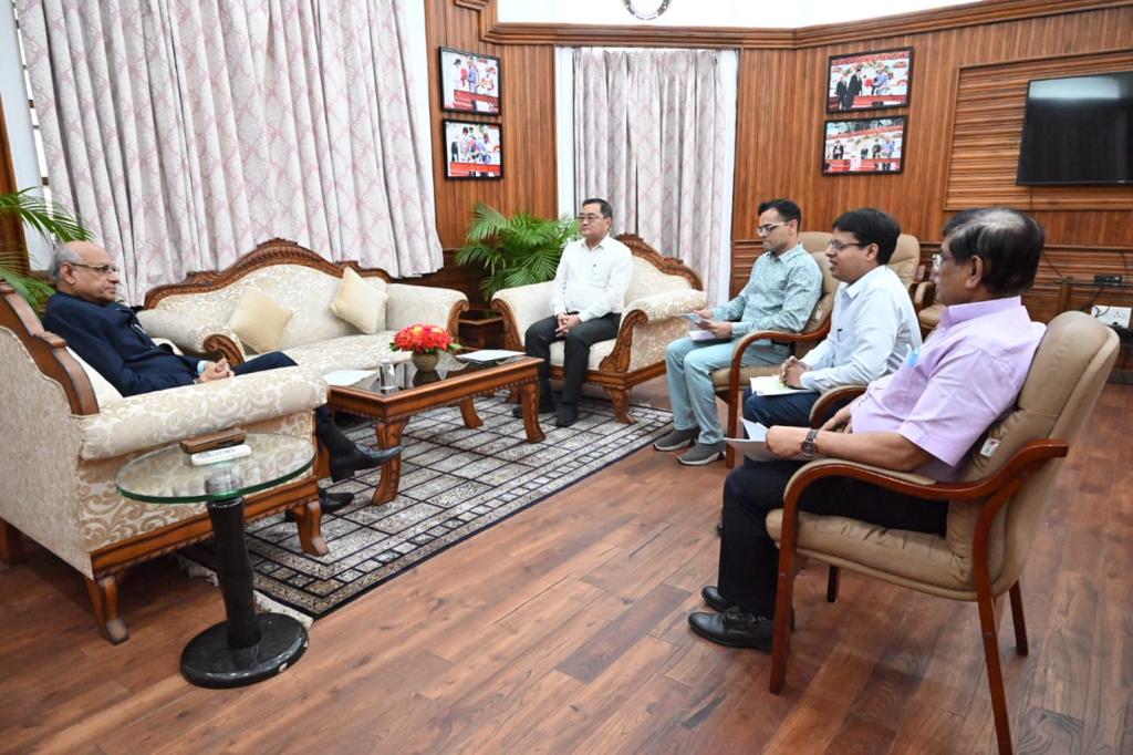 Dr. Nitin Kulkarni, Principal Secretary to the Governor was also present in the meeting.