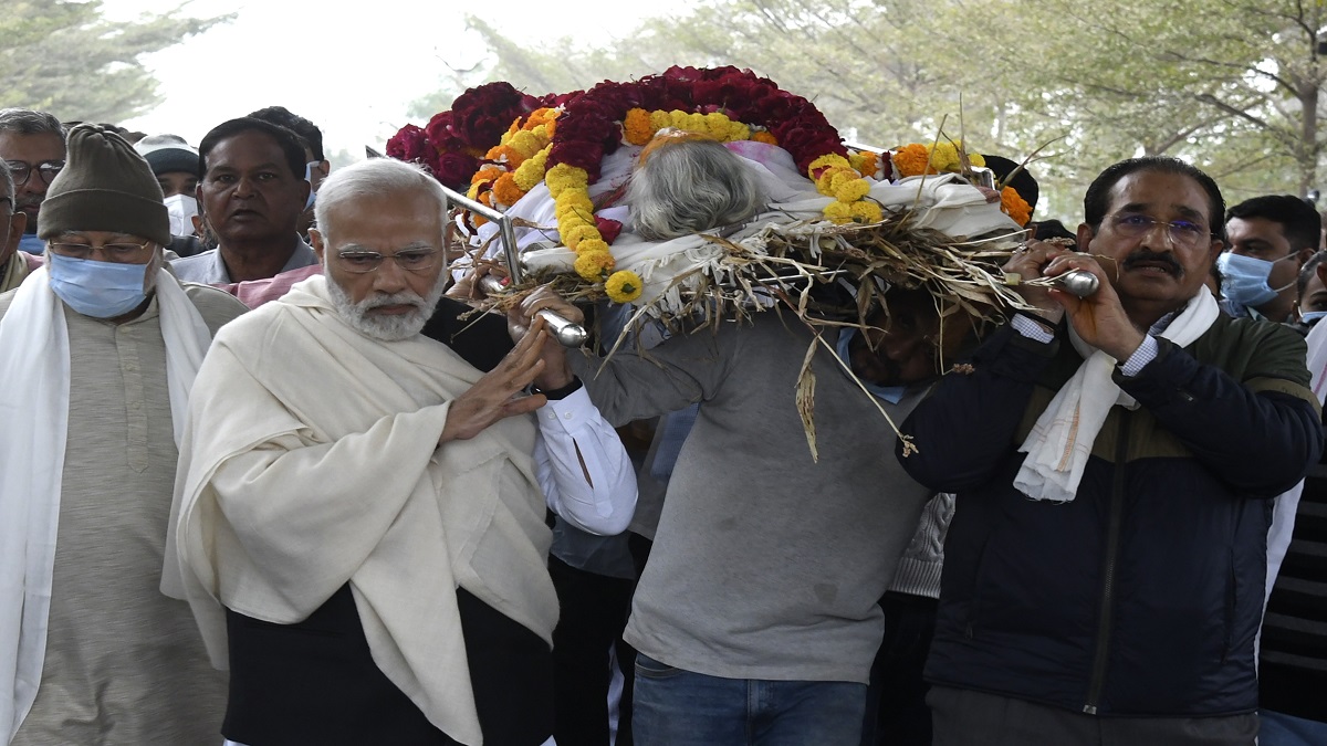 Heeraben Modi's funeral in Gandhinagar, PM performed the last rites