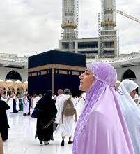 Hina Khan completes Umrah journey